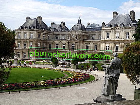 Lucemburské zahrady, palác