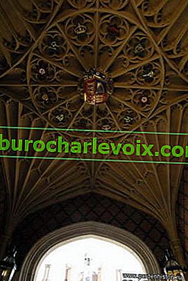 Hampton Court.  Gotická klenba