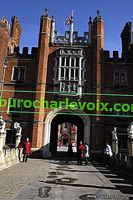 Hampton mahkemesi.  Hampton Court Kalesi'ne giriş