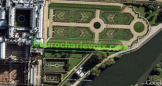 Хамптън Корт.  Собствената градина на Уилям III и градините на езерото Мери II.  Сателитна фотография.  Северно вляво
