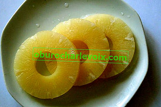 Консервовані кільця ананаса